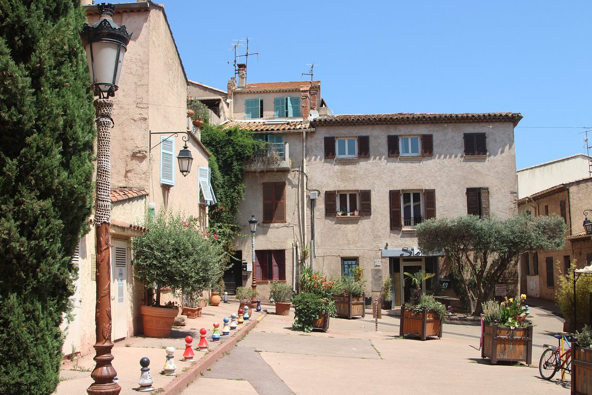 Fréjus patrimoine romain amphithéâtre arènes location saisonnière
