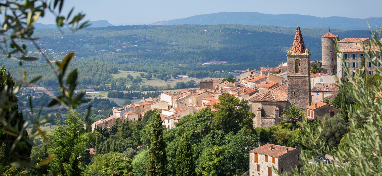 Callian village perché Pays de Fayence lac Saint-Cassien conciergerie Airbnb